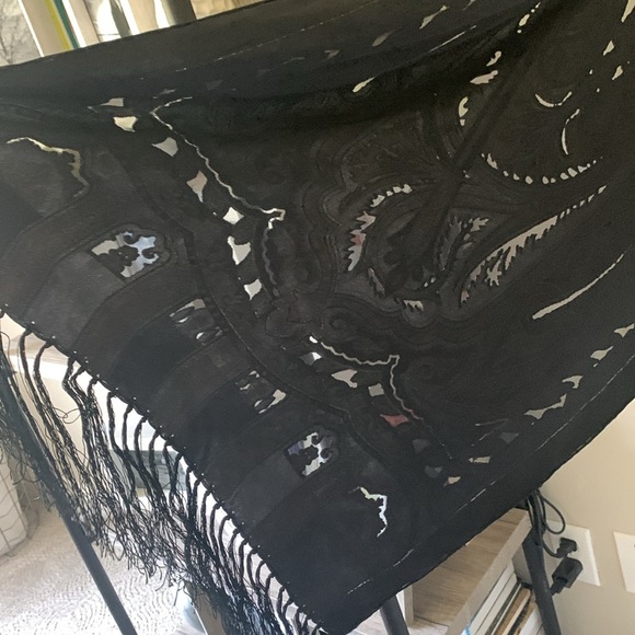 Colorful printed silk and velvet scarf with fringe - Picture 5 of 7